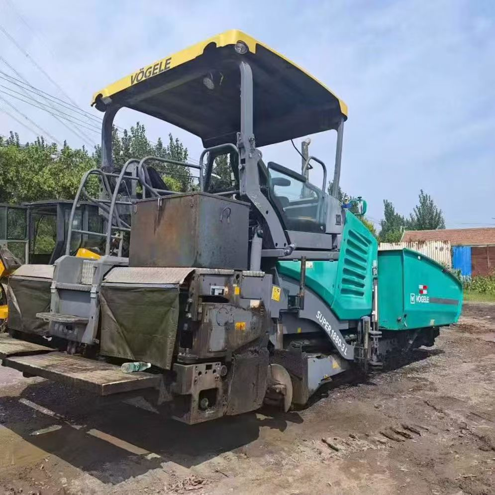 Precision Parking Lot Used Asphalt Paver for Small Area Projects