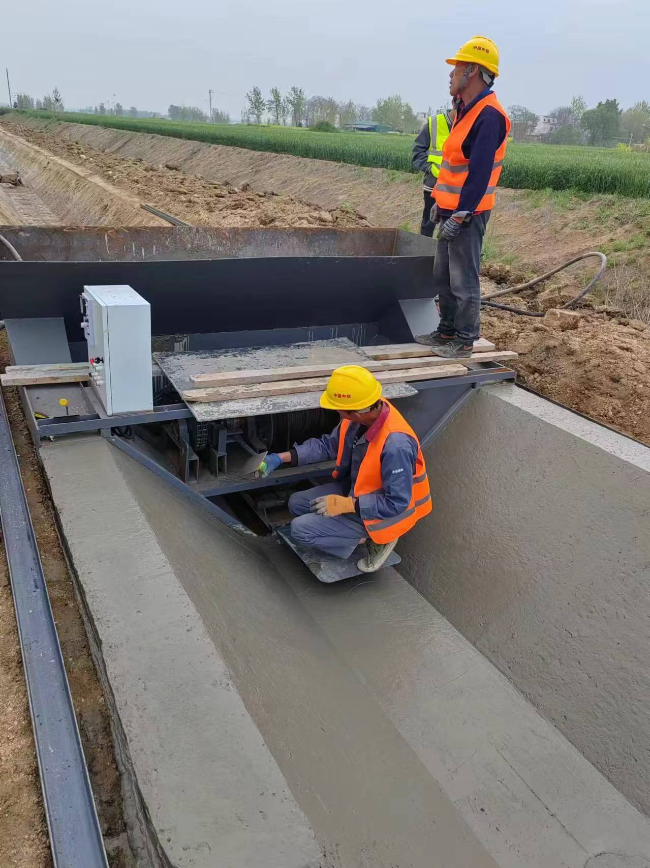 Drainage Ditch Forming Machine canal Lining Machine for Drainage of Railway Ditch