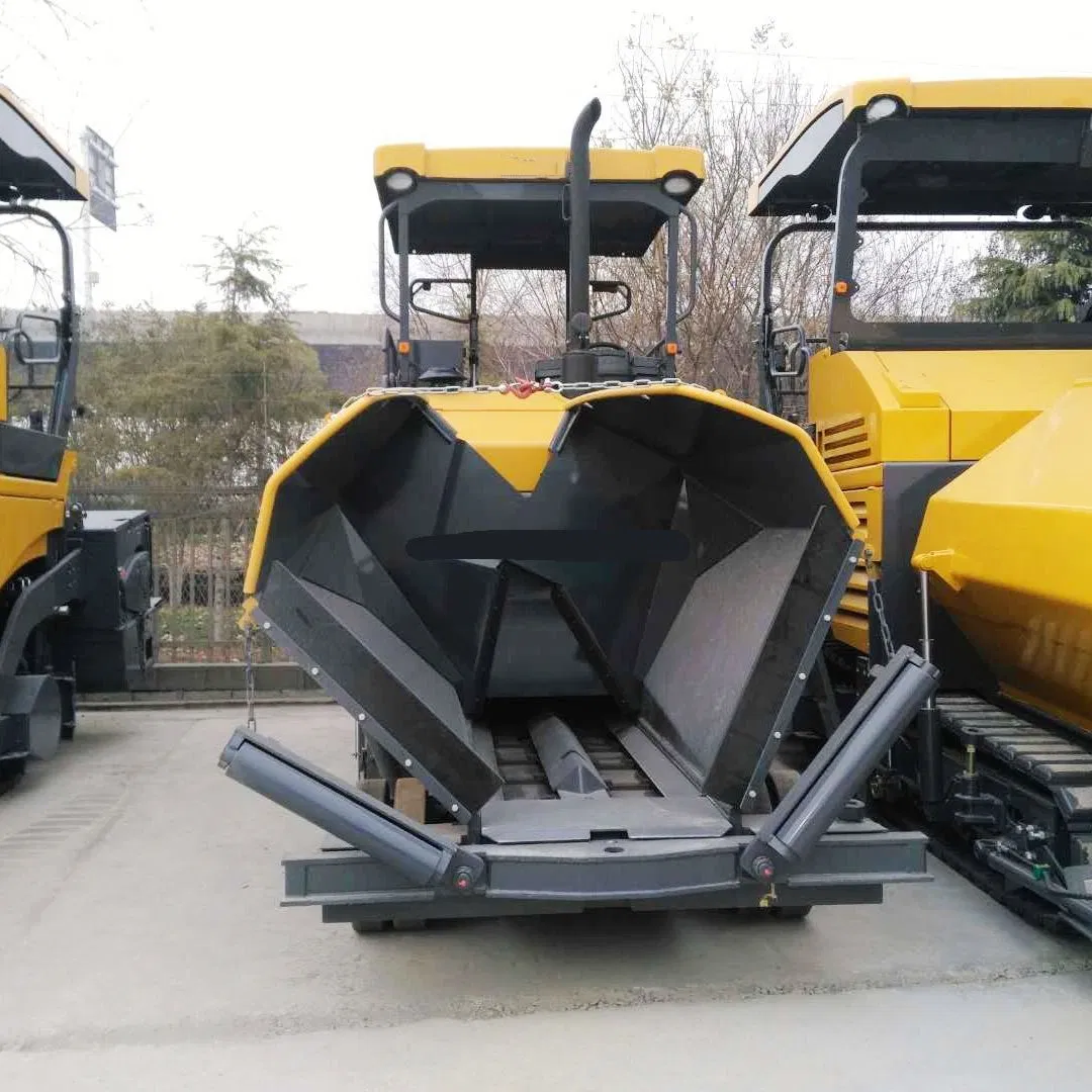 Road Paving Machinery 4.5m RP405 RP405IV Small Bituminous Paver Asphalt Paver with 350t/H Theoretical Productivity