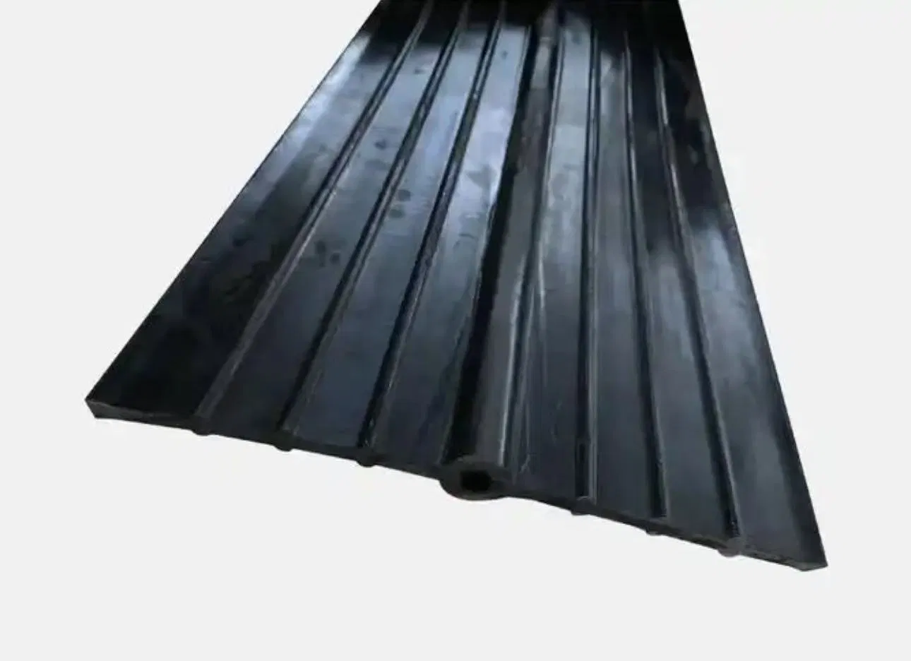 HDPE/PP T-Grip Sheet Extrusion Machine for Seal up and Impermeable of Construction, Features Anti-Erosion, Good Durability Wear Durableness