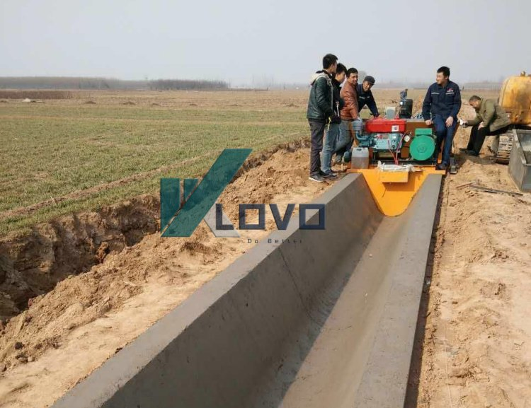 Automatic Water Ditch Forming Machine Trapezoid Channel Drainage Canal Lining Machine