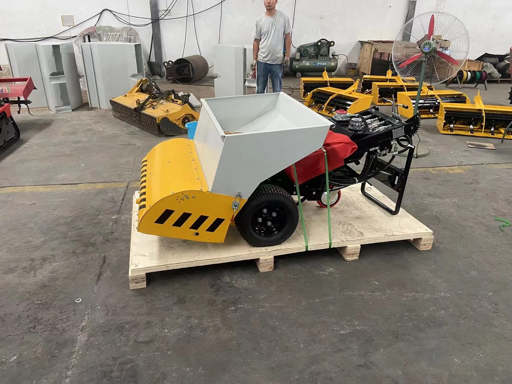 Mini Walk Behind Asphalt Paving Machine Paver for Garden Small Construction Use