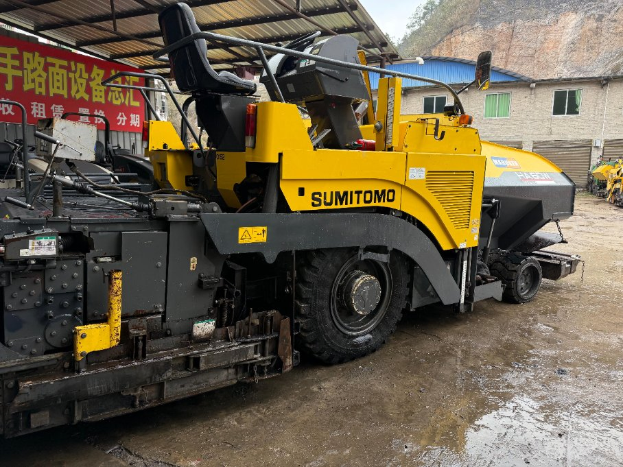 Precision Parking Lot Used Asphalt Paver for Small Area Projects