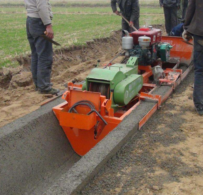 Water Drainage Ditch Forming Machine, Channel Bottom Lining Machine Concrete Slipform Machine for V Drain