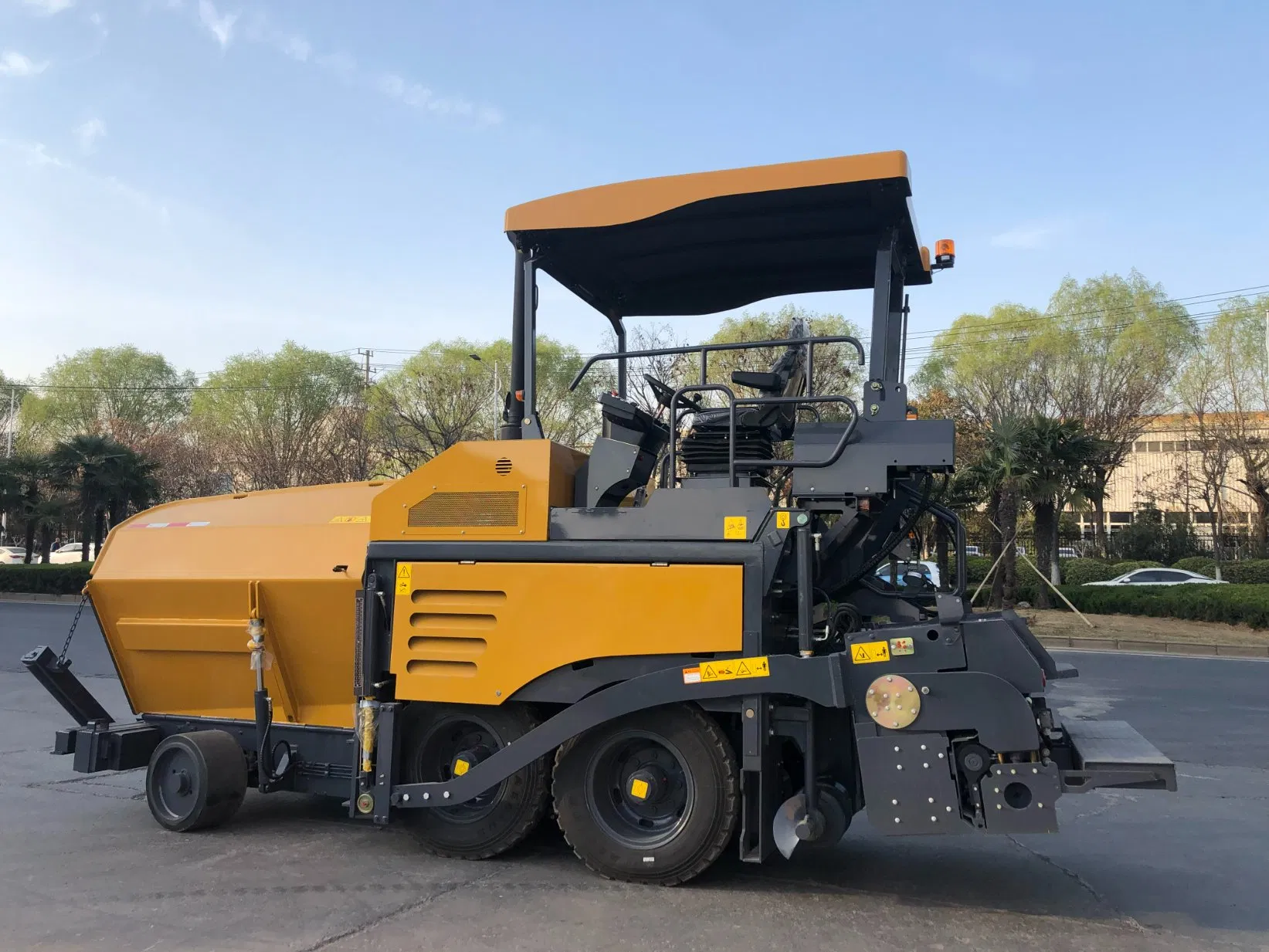 New RP453L 4.5m 73.5kw Small Mini Crawler Wheel Asphalt Concrete Paver Machinery for Road Paving