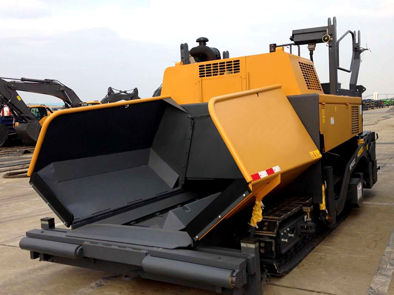 China Hot Selling Small 4500mm Paving Width Asphalt Concrete Paver RP452L