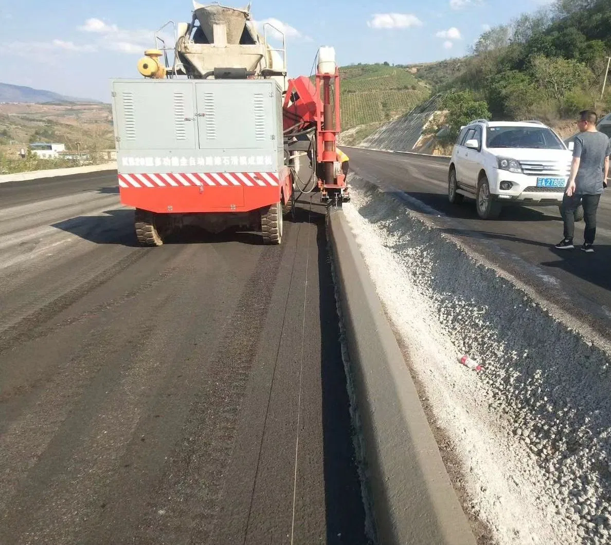Construction Usage Concrete Curbing Paver Machine Road Curb Machine Concrete Paver Extruder Gutter Machine for Sale