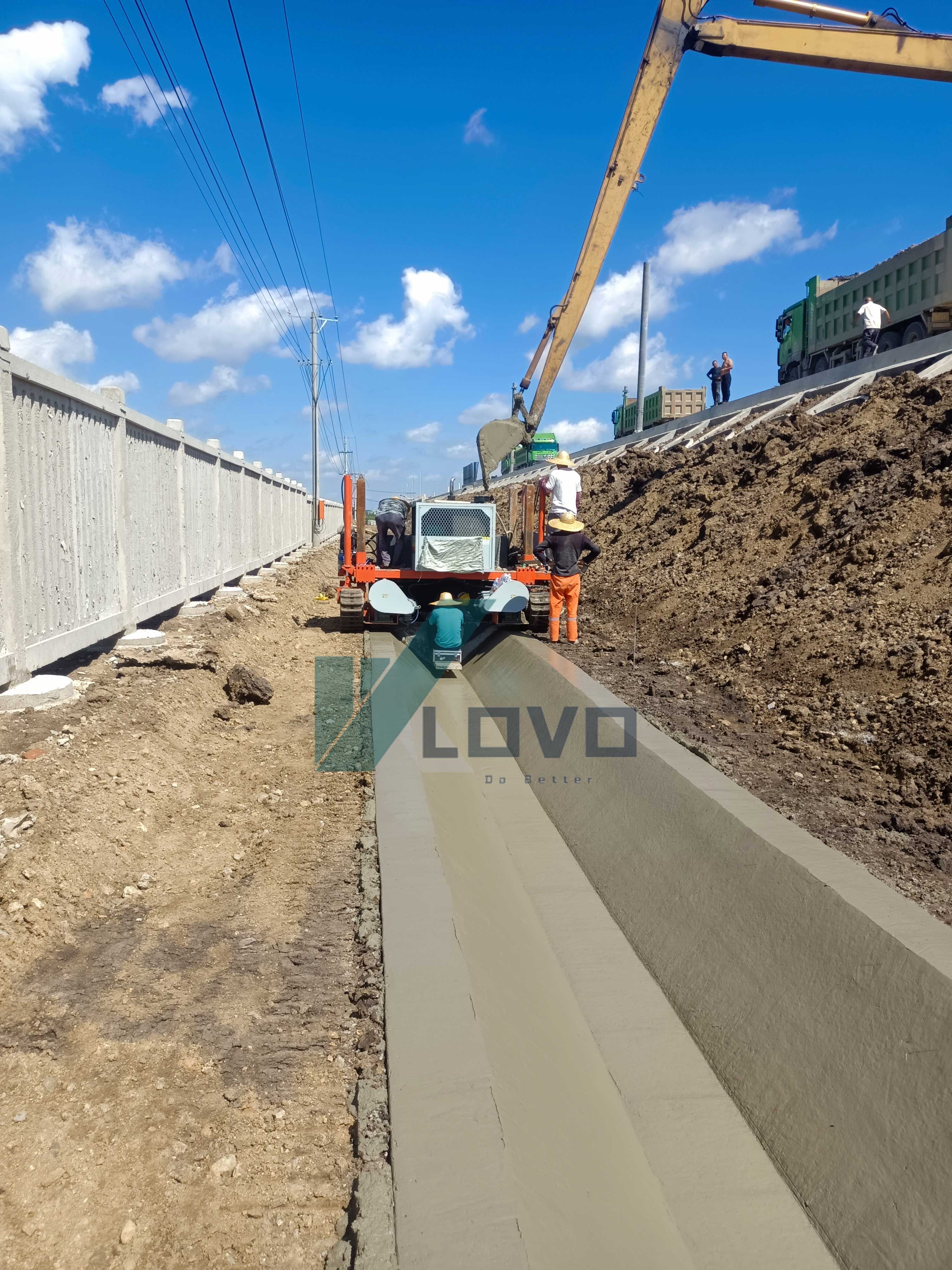 Automatic Canal Ditch Forming Machine-Slipform Concrete Ditch Maker for Roadside Drainage&amp;Farm Irrigation