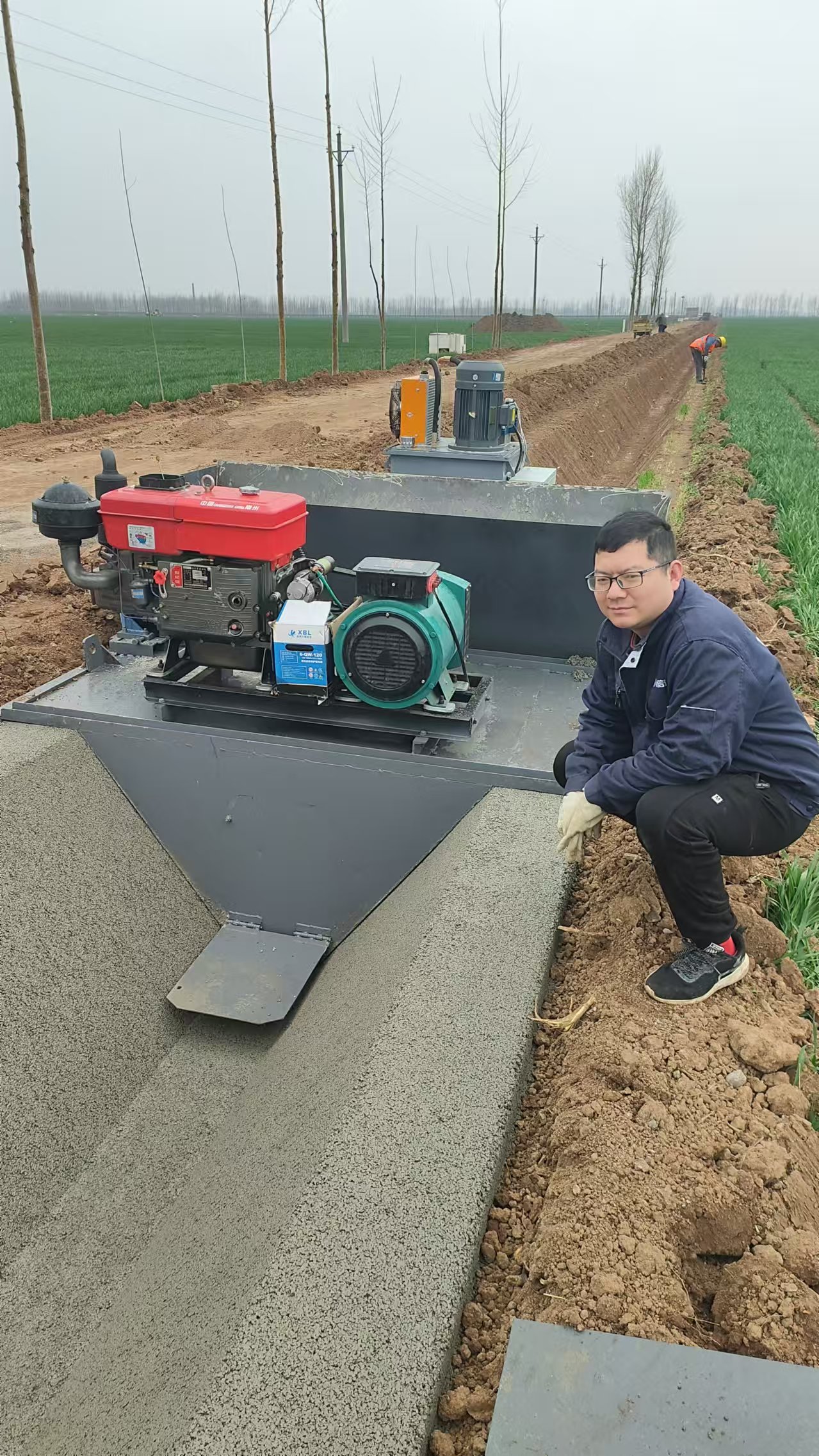 Drainage Ditch Forming Machine canal Lining Machine for Drainage of Railway Ditch