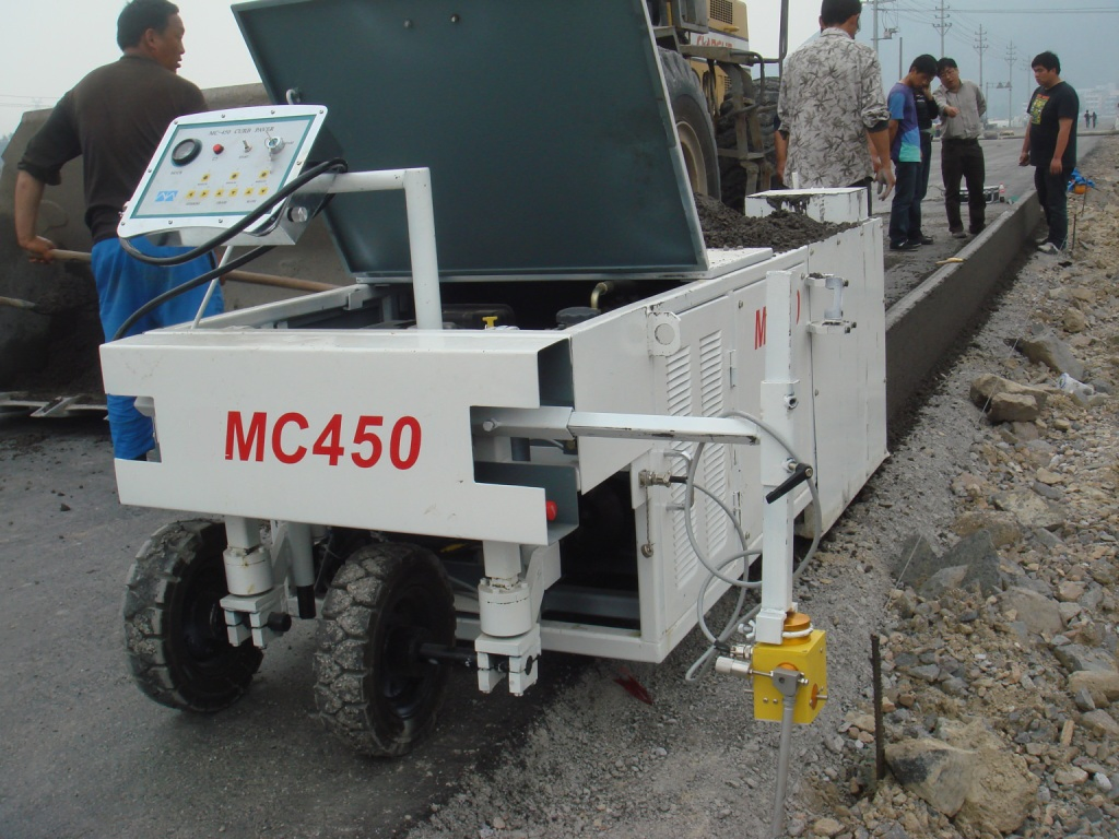Automatic Concrete Curb Slipform Paver Mc450 for Road Kerb and Gutter
