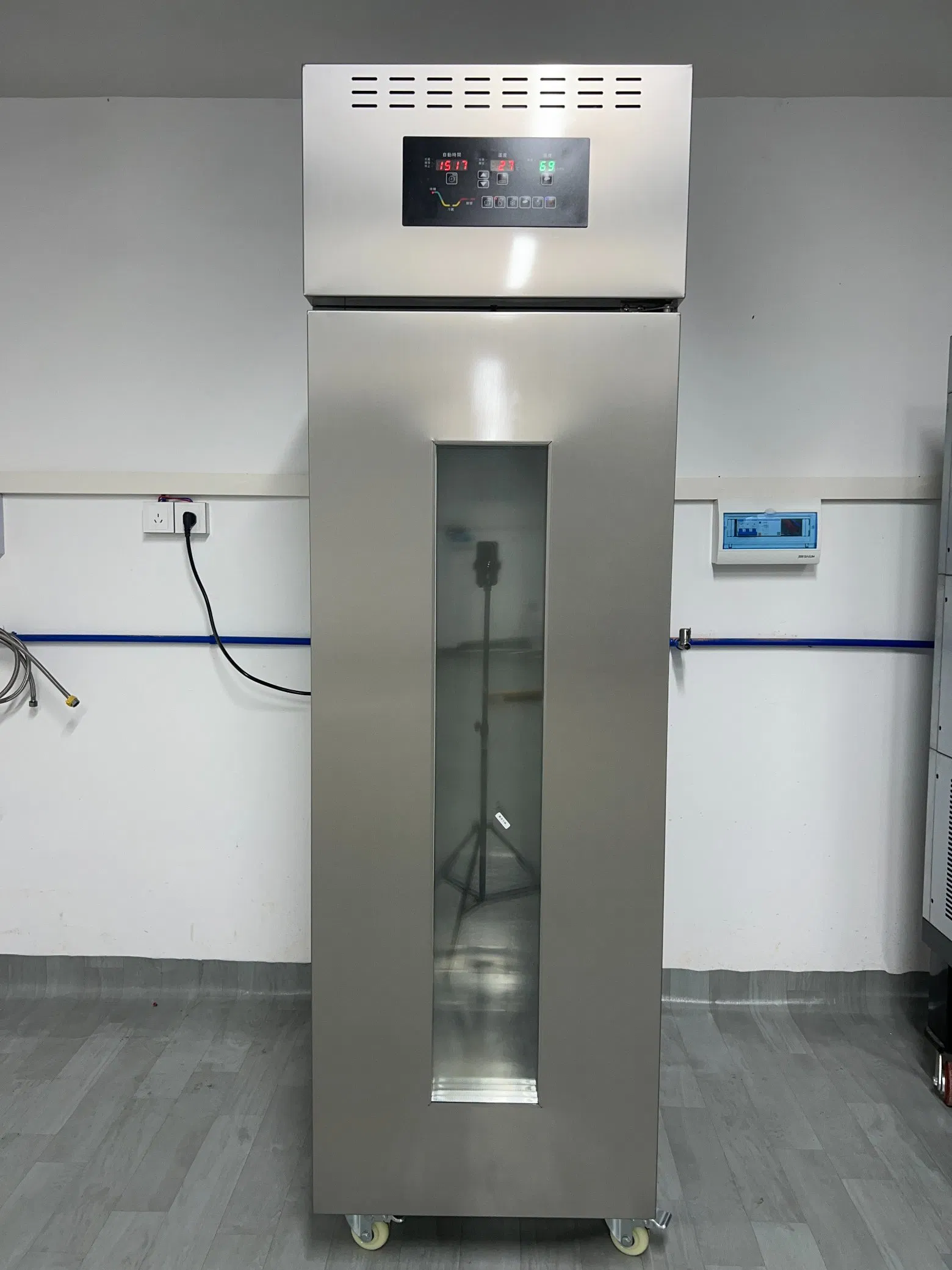 18-Tray Fully Automatic Intelligent Proofing Cabinet for Dough, Bread, and Yogurt Fermentation, with Temperature Control From 2 to 40 Degrees Celsius