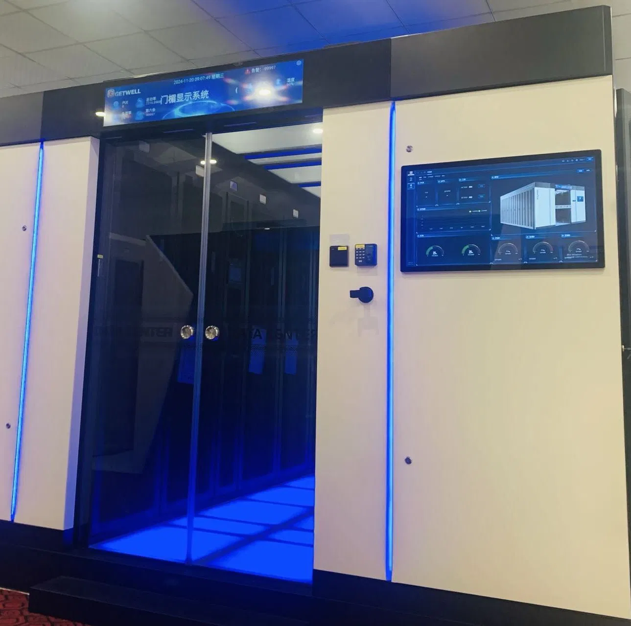 Popular 42u Self-Cooling Server Rack Cabinet for Edge Computing