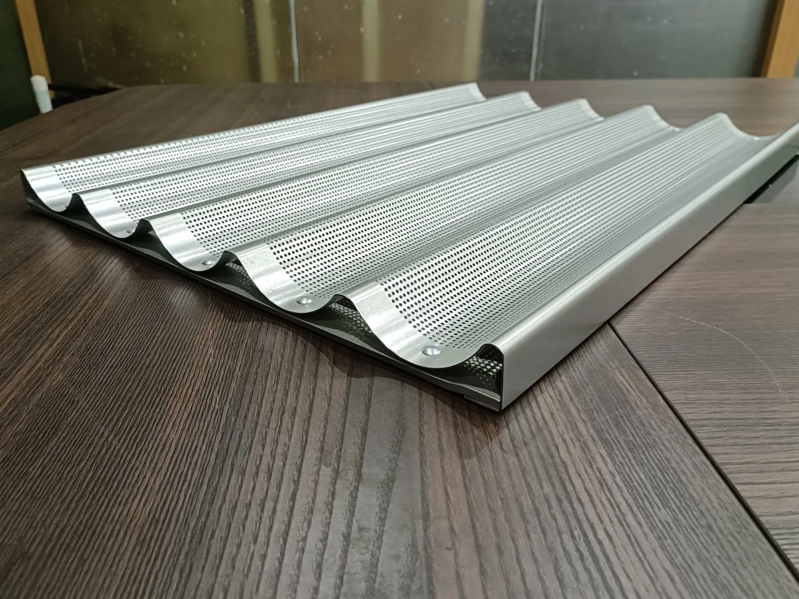 Rk Bakeware China Nonstick Aluminum Stainless Steel Muffin Baking Tray Cake Tray Cupcake Tray Brownie Tray Baguette Tray Burger Bun Tray Hotdog Tray Perforated