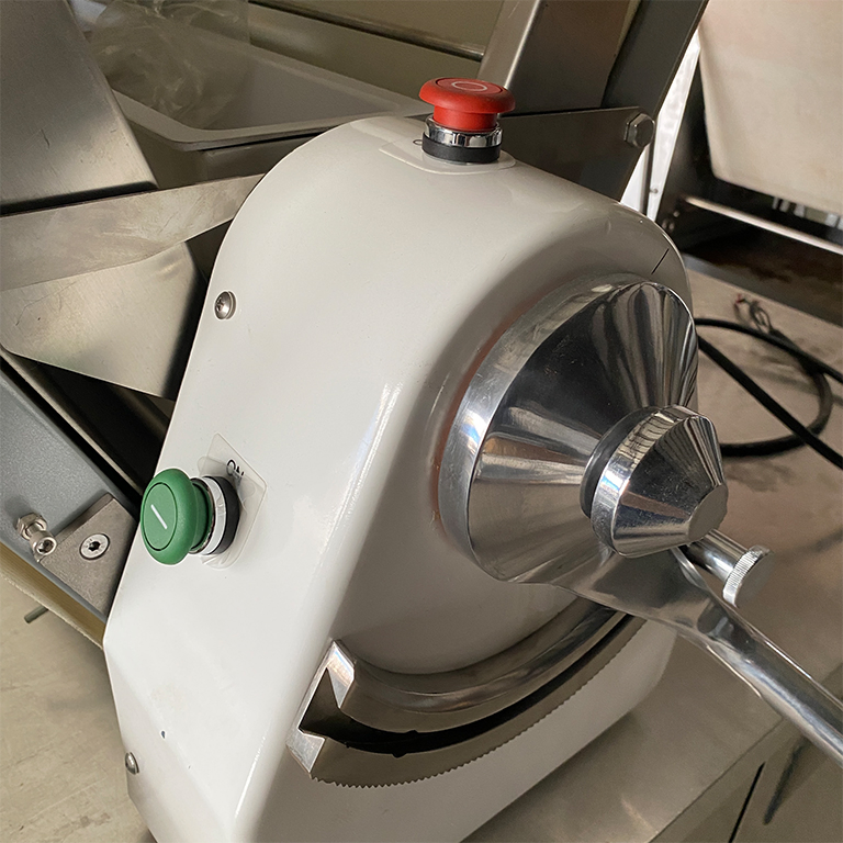 Commercial Pizza Dough Sheeter Machine Custom Logo Color 585mm Dough Sheeter Kitchen Equipment Foldable Bakery Bread Dough Sheeter Equipment