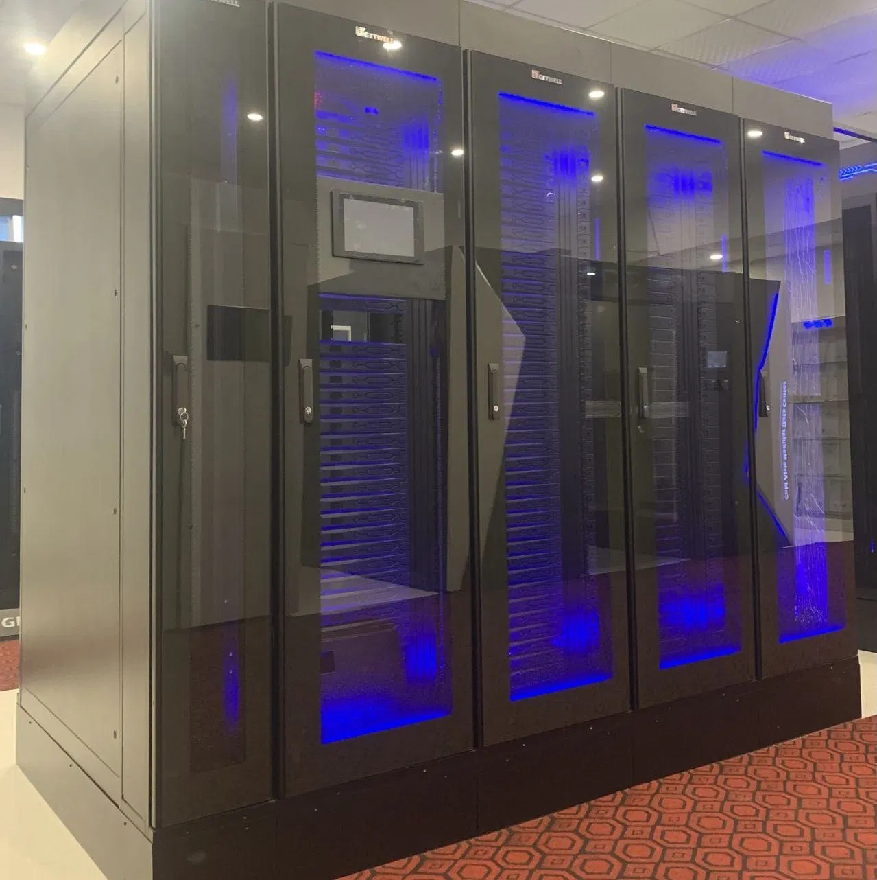 Popular 42u Self-Cooling Server Rack Cabinet for Edge Computing