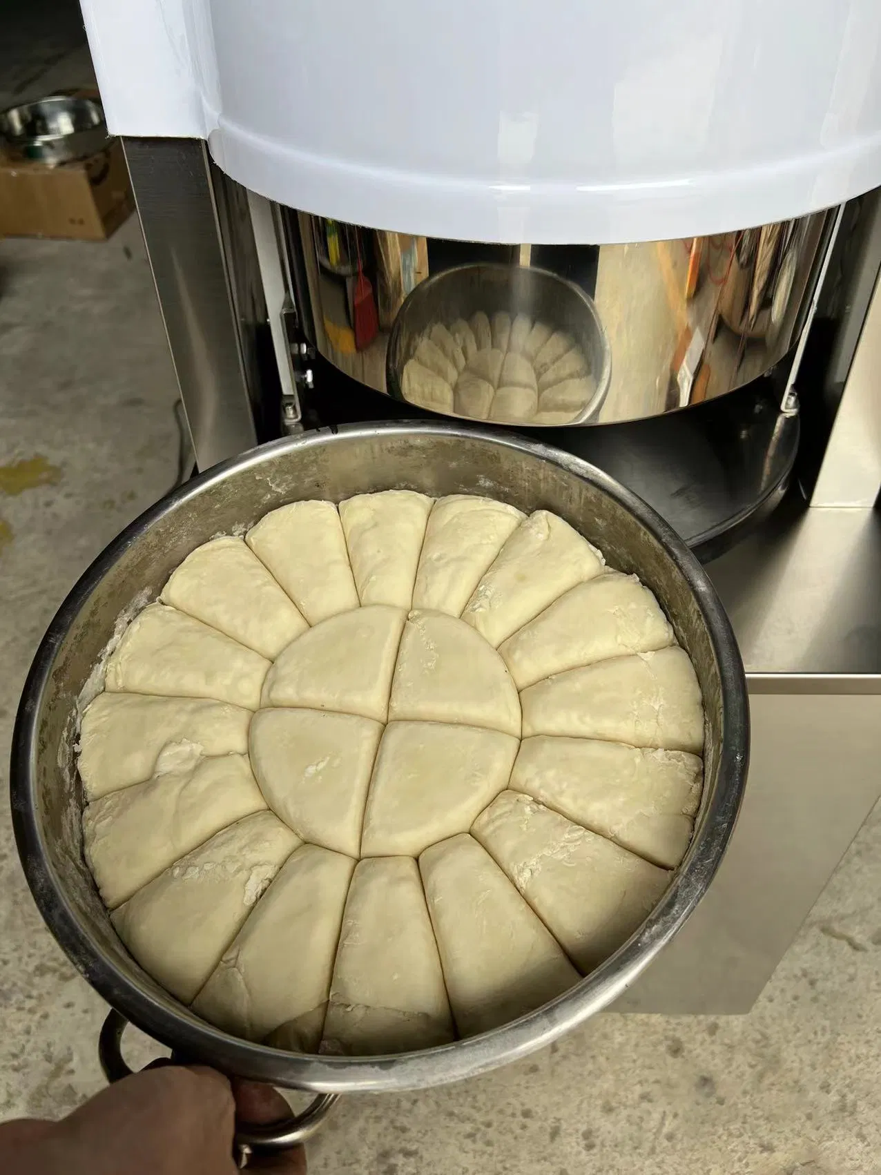 Commercial Stainless Steel Bread Dough Cutting Machine Bakery Equipment Automatic Dough Divider