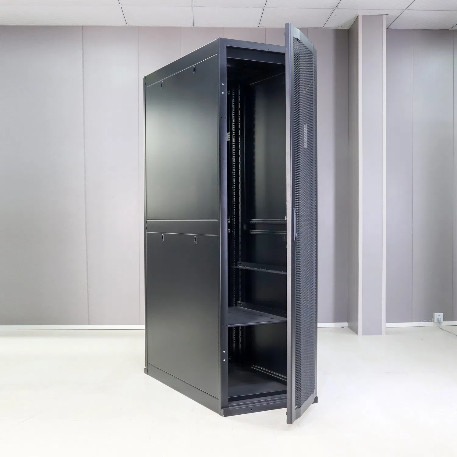 Popular 42u Self-Cooling Server Rack Cabinet for Edge Computing