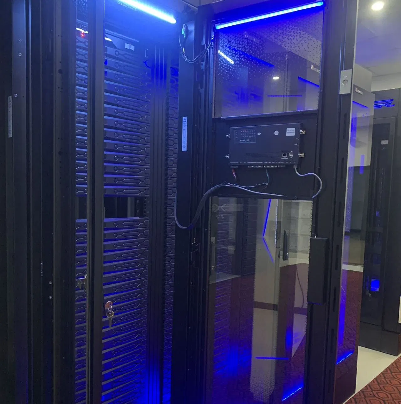 Popular 42u Self-Cooling Server Rack Cabinet for Edge Computing