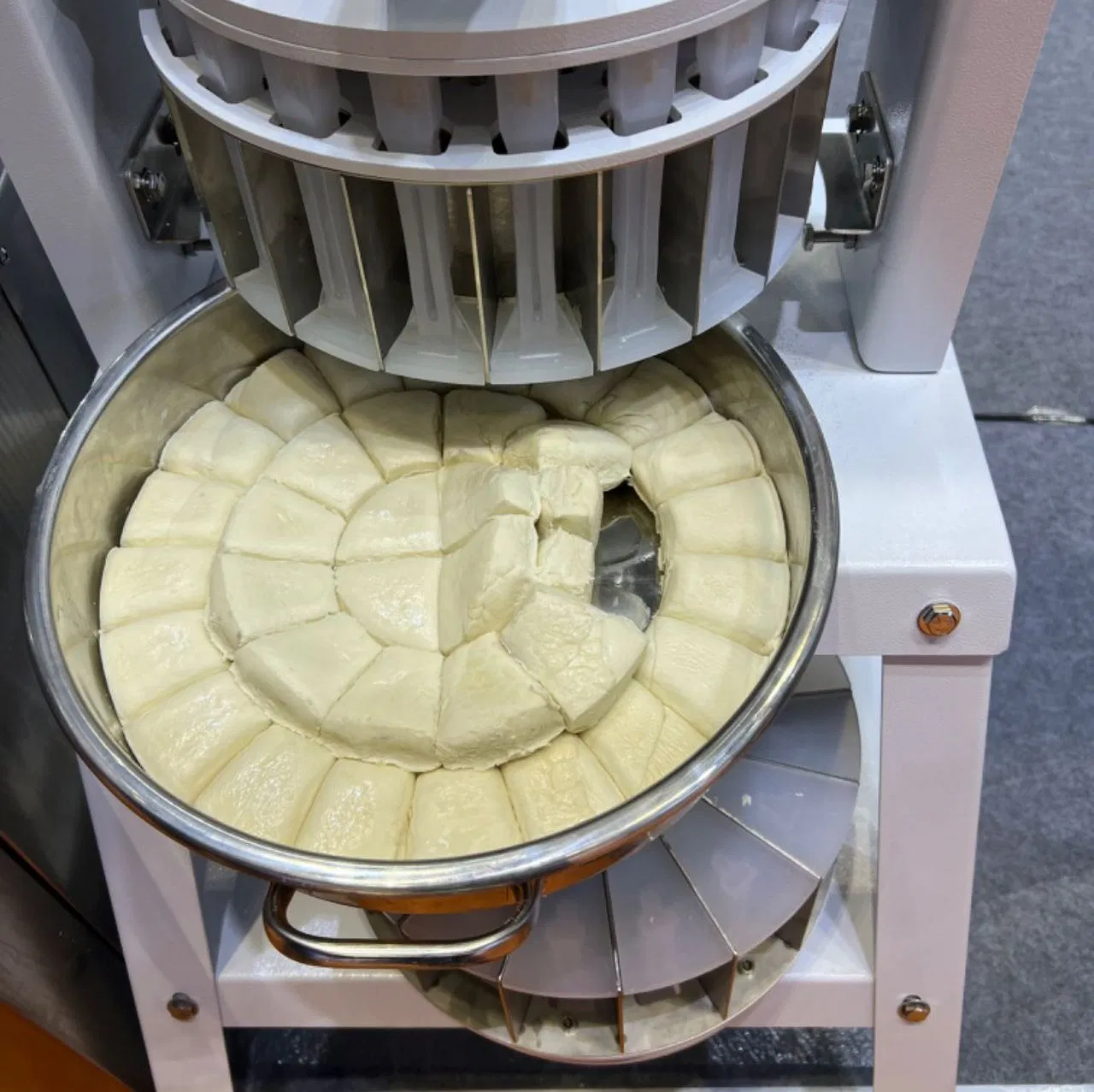 Simghoy Stainless Steel Dough Cutting Machine Manual Dough Divider for Bakery