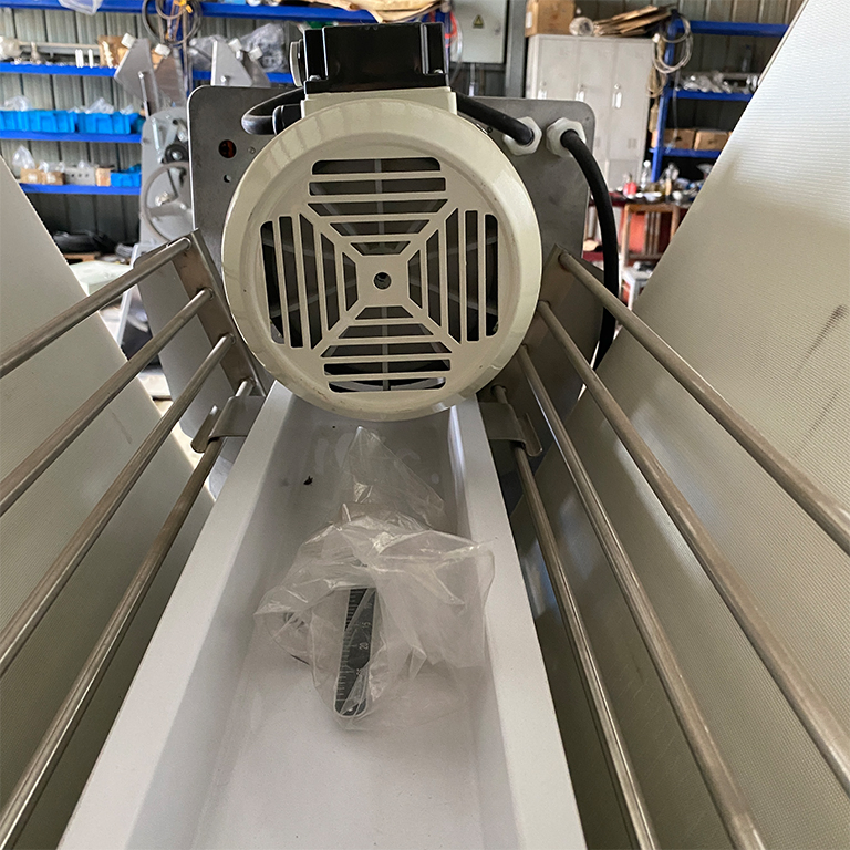 Commercial Pizza Dough Sheeter Machine Custom Logo Color 585mm Dough Sheeter Kitchen Equipment Foldable Bakery Bread Dough Sheeter Equipment