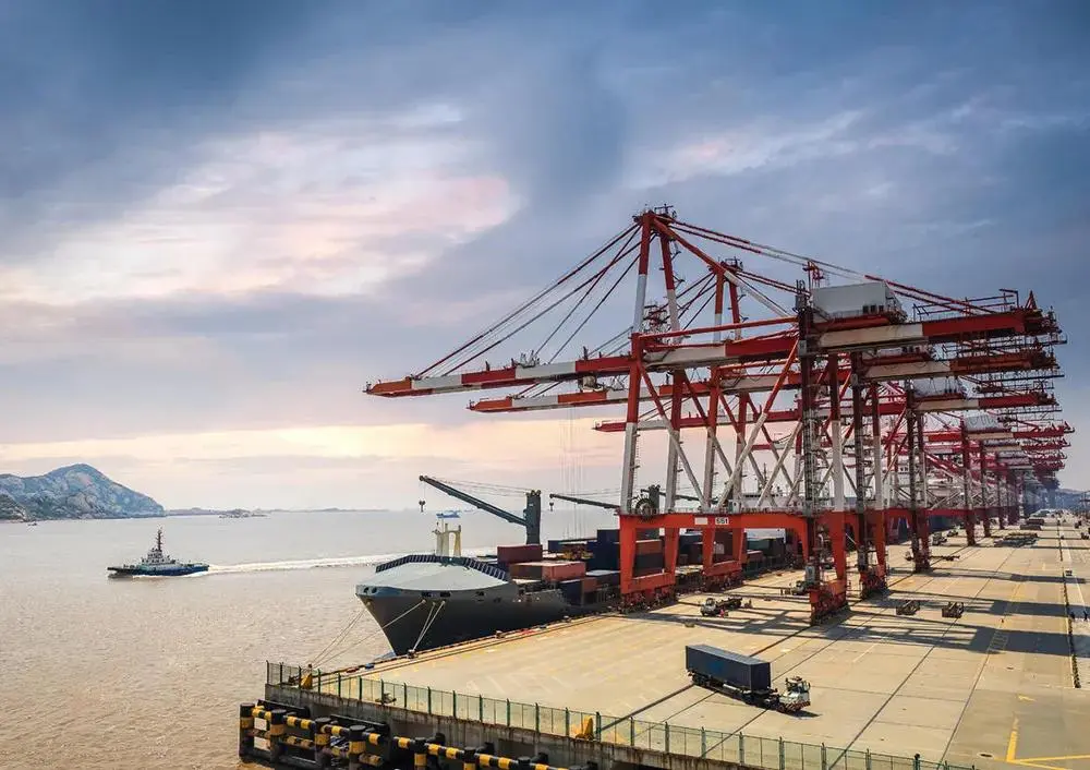 Port lifting wire rope for crane hoisting mechanisms and various sling equipment