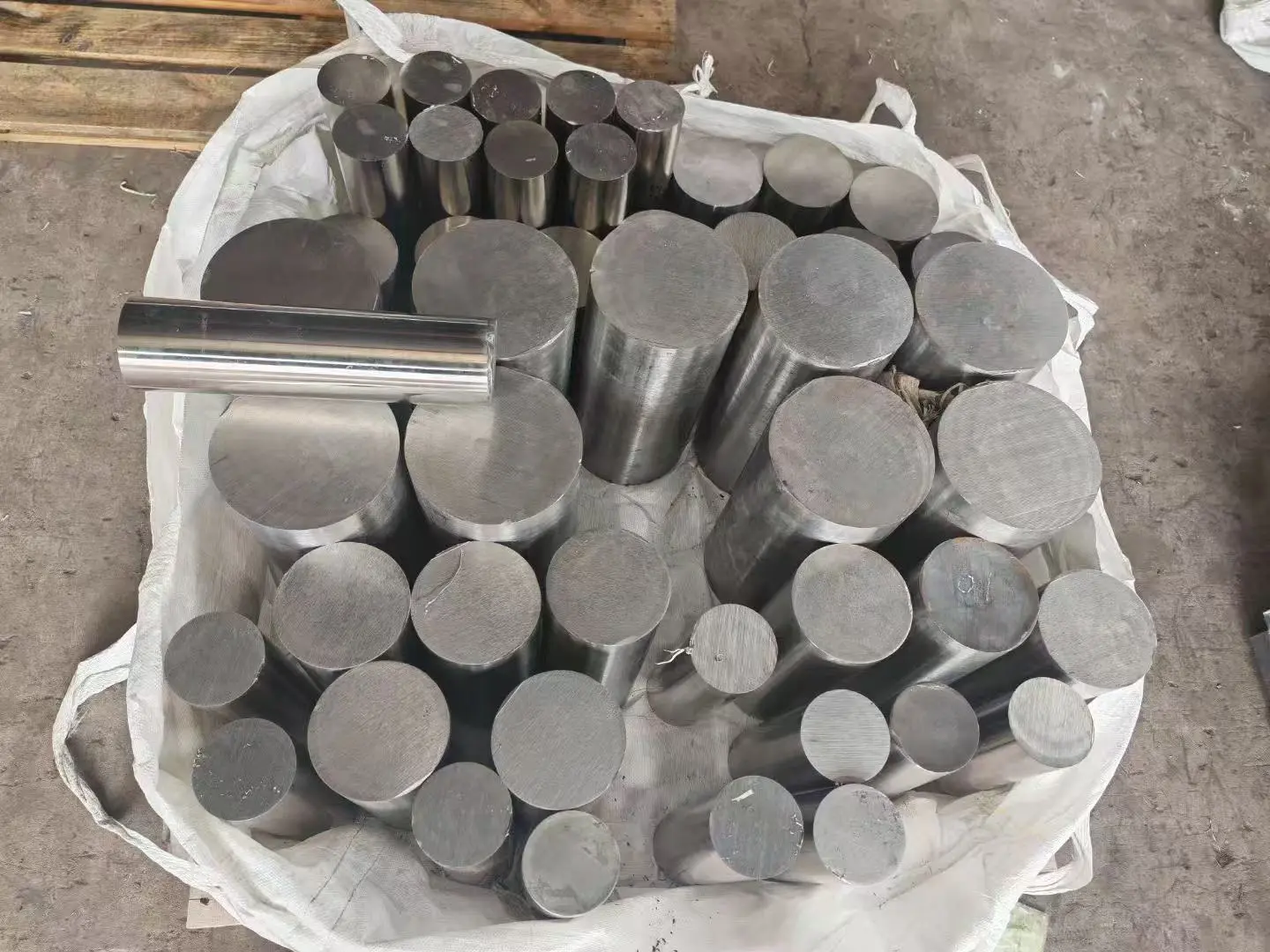 Wholesale Steel Round Bars ASTM S1 Alloy Tool Steel Round Steel in Stock Manufacturers, Supplier