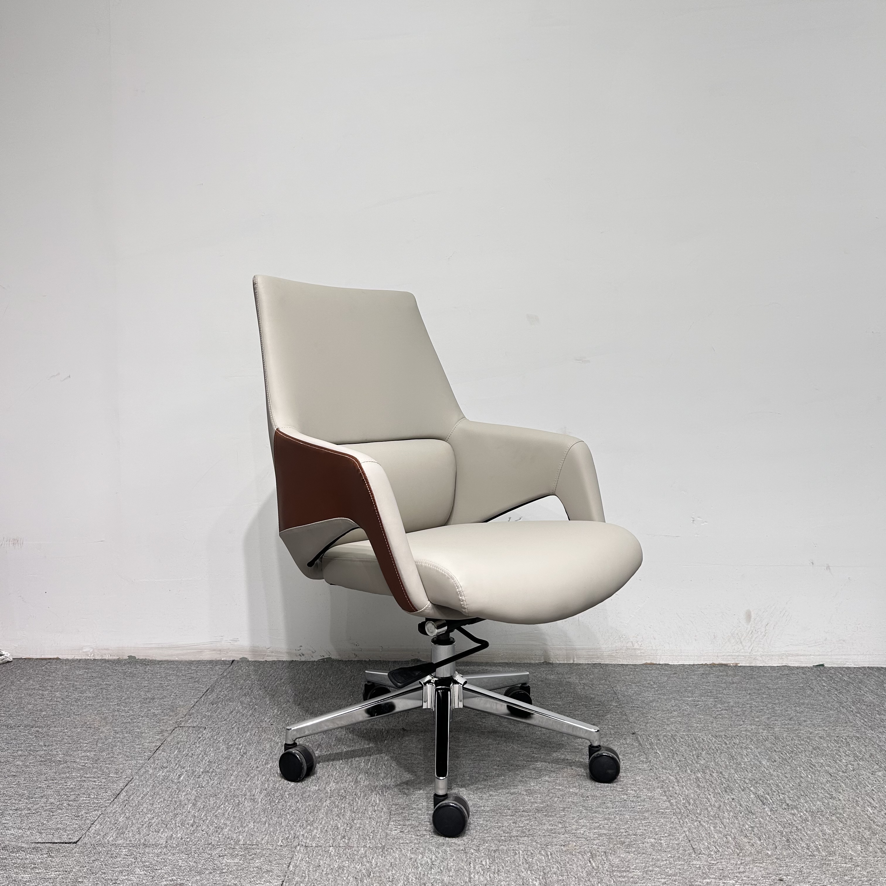 Modern Luxury Boss Leather Office Chair Factory Direct Sales Office Furniture Executive CEO Office Chair Conference Room Chair