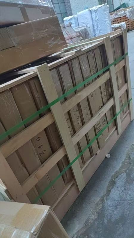Wooden pallet packaging method