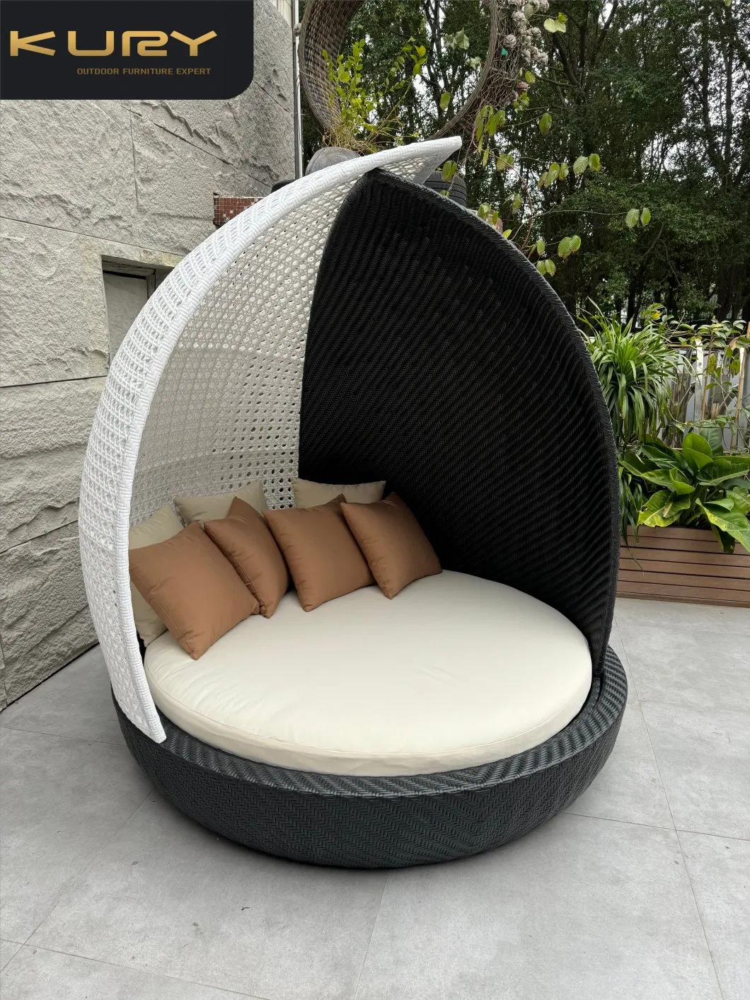 Outdoor Sunbed Display 2