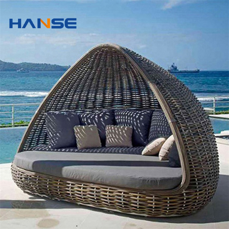 All Weather Hotel Pool Furniture Rattan Garden Furniture Round Beach Sunbed Wicker Outdoor Daybed