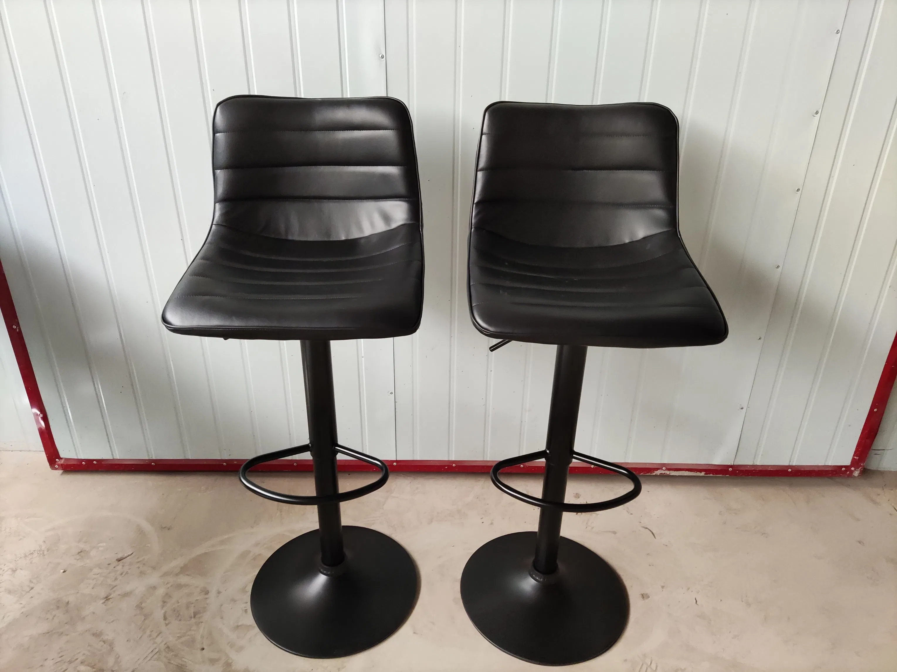 Home Kitchen Bar Stool with Black Painted Metal Base Breakfast Counter Hight Bar Chair with Footrest
