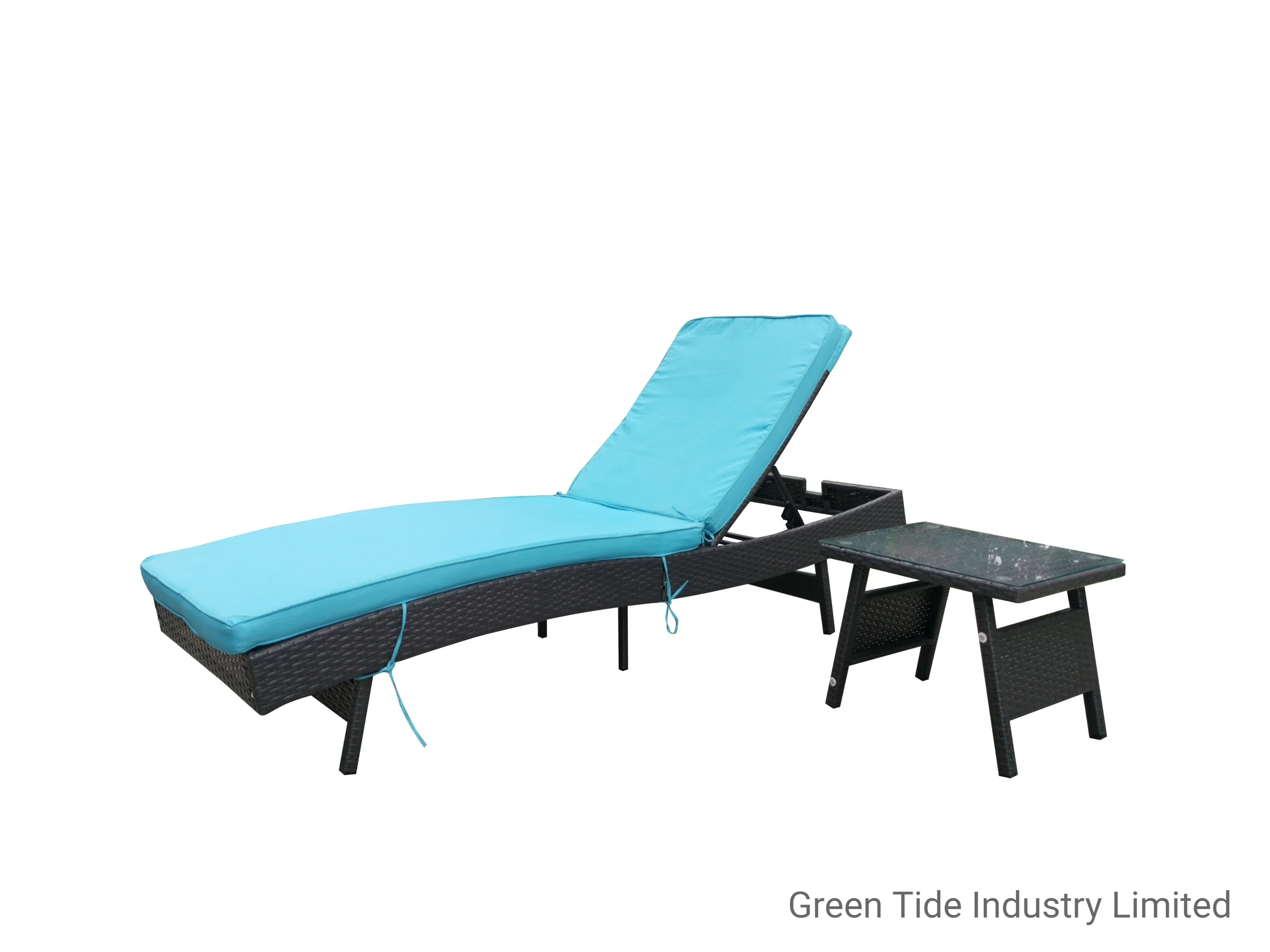 Luxurious Outdoor Rattan Wicker Daybed for Ultimate Relaxation