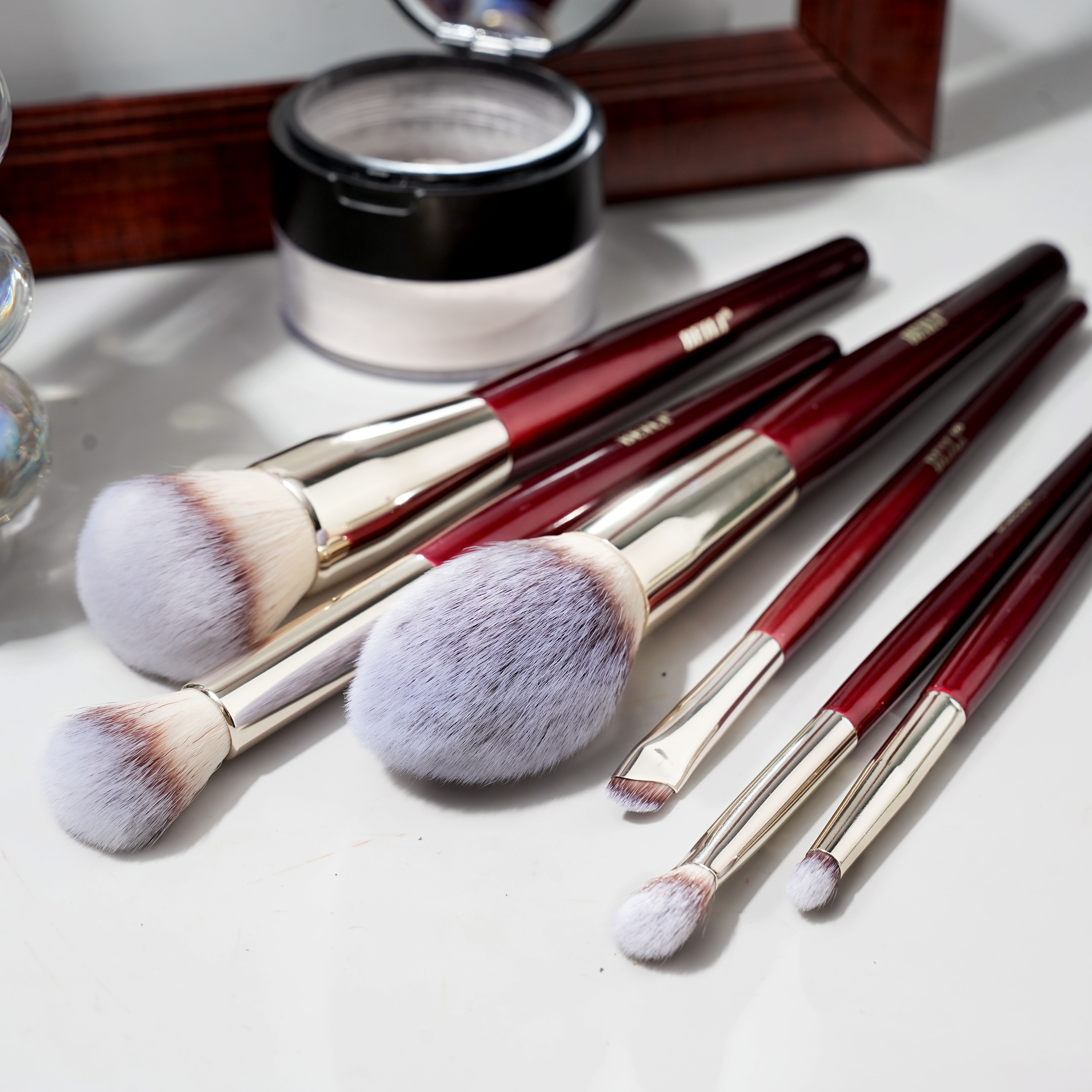 15pcs Glitter Burgundy Red Make up Brushes Vegan Synthetic Hair Travel-Friendly Professional Makeup Brush Kit with Eco Packaging