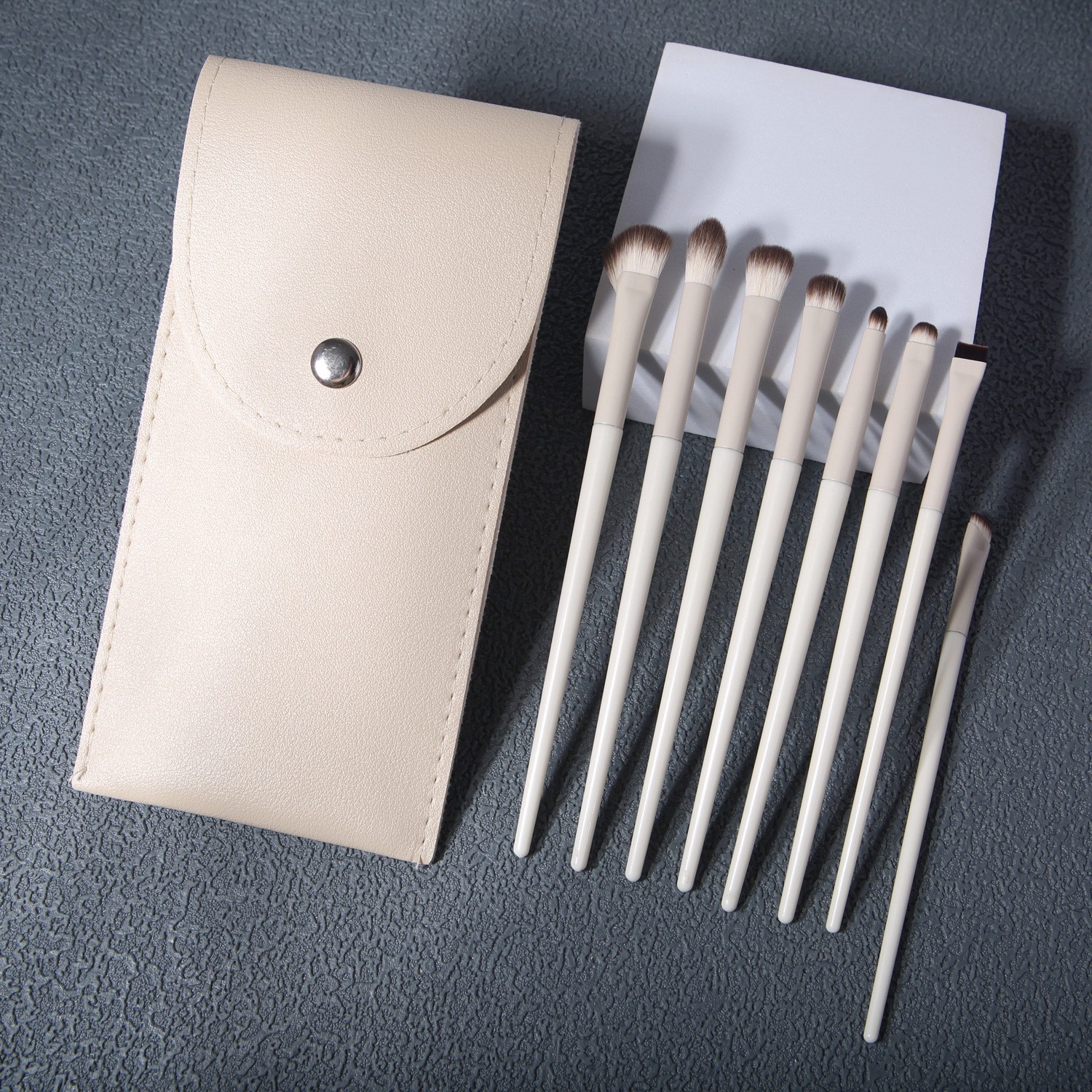 Ergonomic Handle Details 1