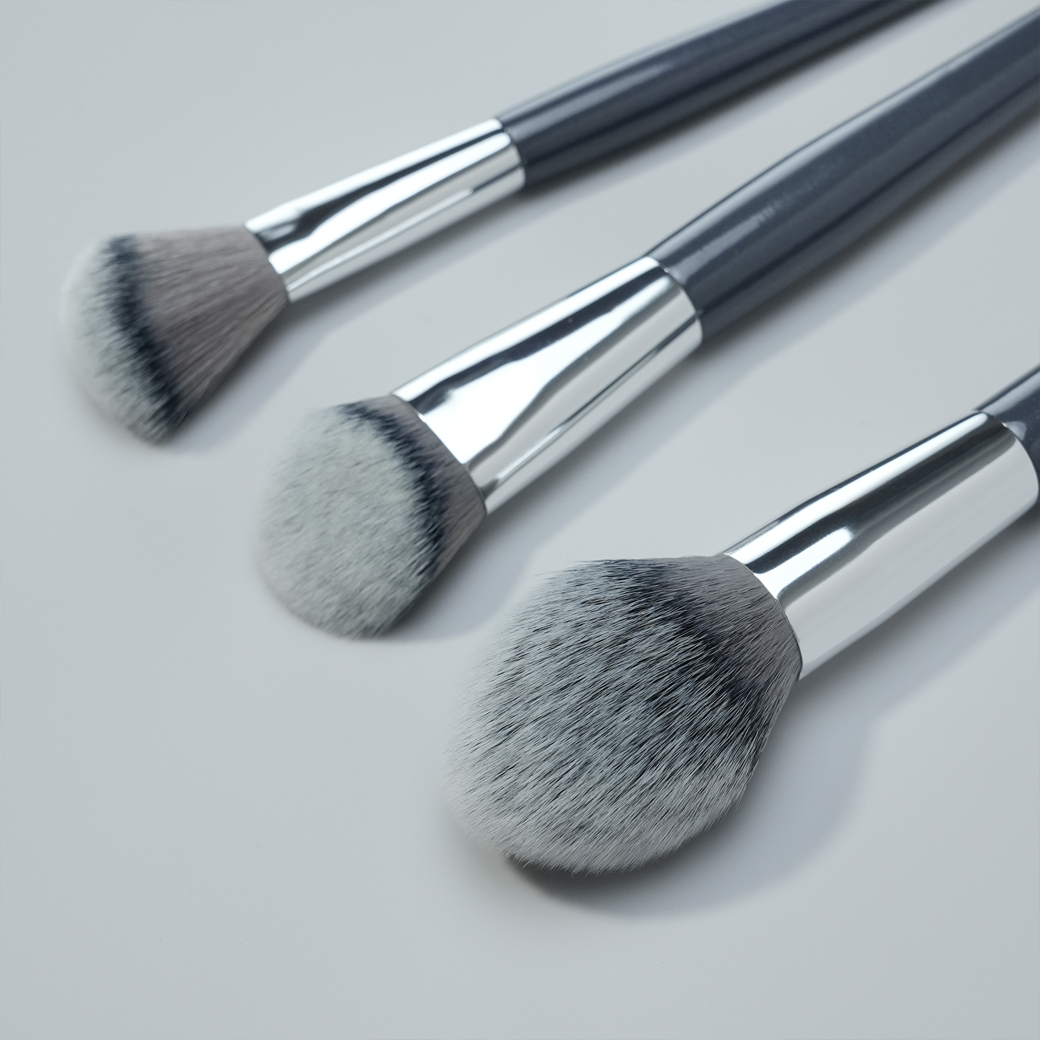 YM Factory Luxury Glitter Makeup Brush Set Professional Eco-Friendly Cosmetic Brushes Customizable Face &amp; Eye Brush Collection