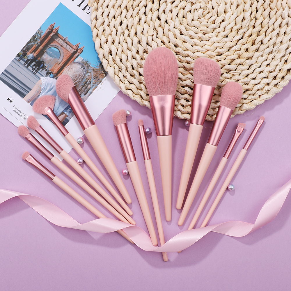 Hot Sale Pink Wooden Handle 12pcs Fluffy Dense Synthetic Hair Vegan High Quality Concealer Cosmetic Makeup Brushes Set