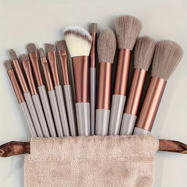 Hot Selling 13-Piece Set of Fashionable Flat Synthetic Hair Brushes Pink Makeup Eyeshadow Concealer Set for Face
