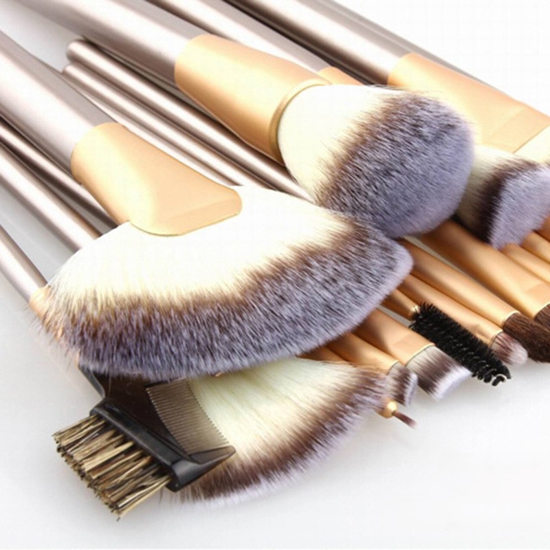 18Pcs Professional Wood Handle Synthetic Fibre Large Fan Brush Foundation Face Blending Brush Set Private Label