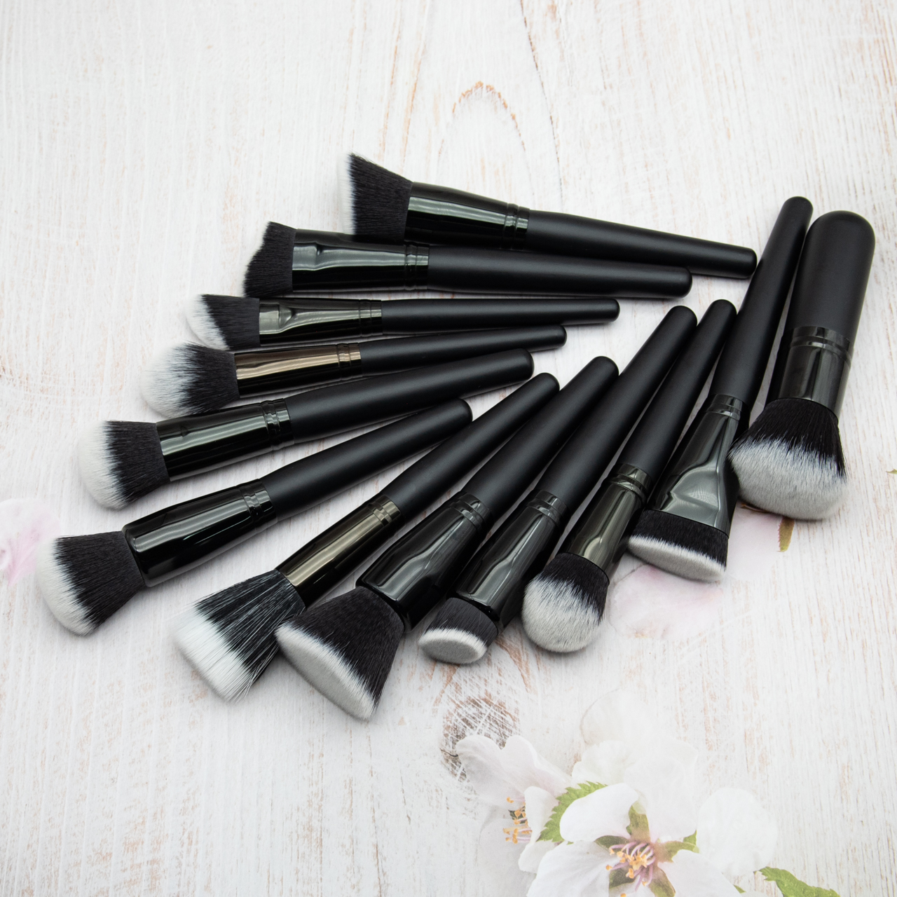 12-Piece Makeup Brush Set with Black White Fiber Black Wood Handle for Permanent Makeup Training Tool