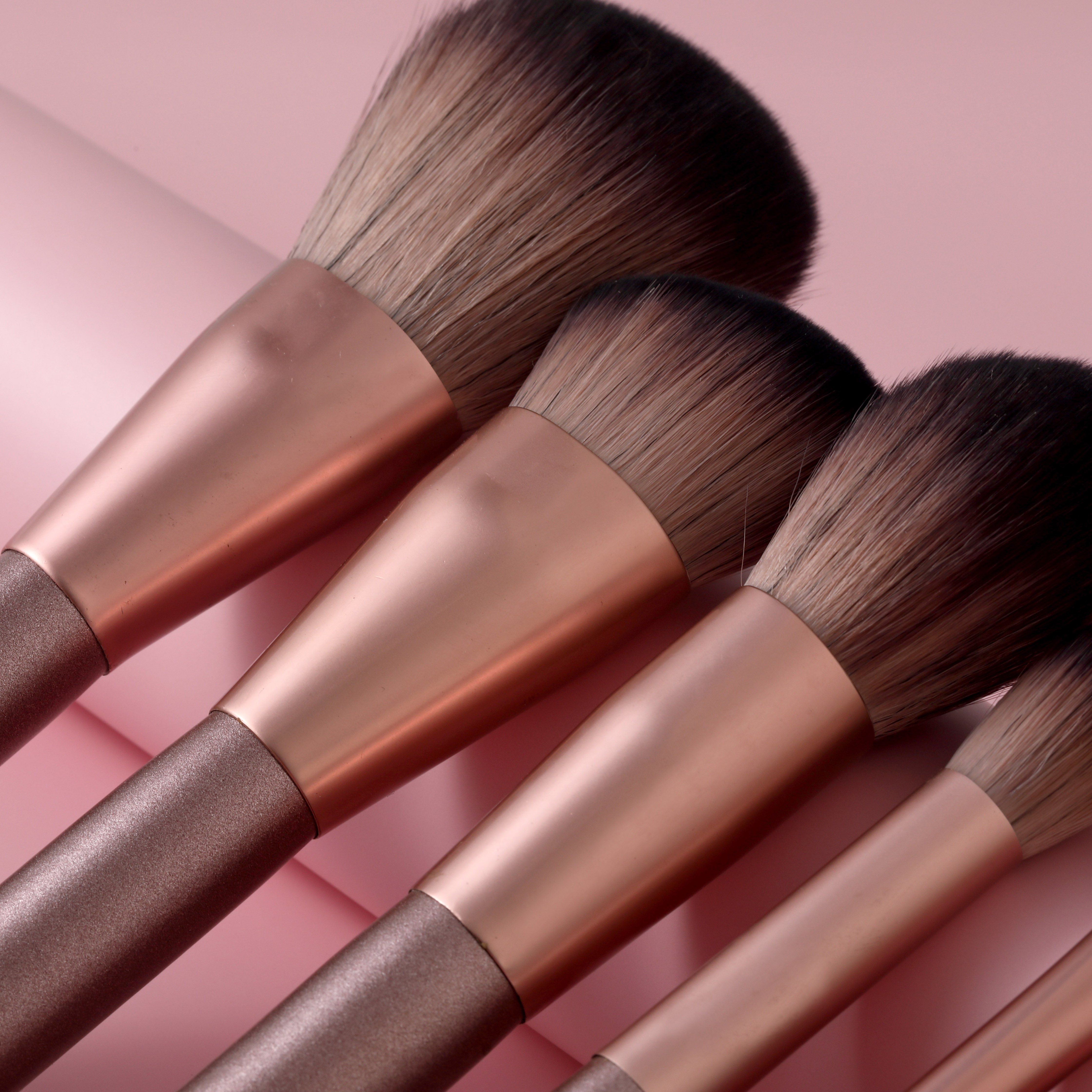 YAQI Professional 11pcs Synthetic Hair Foundation Powder Blush Makeup Brush Sets Fan for Face Private Label Cosmetic Brushes