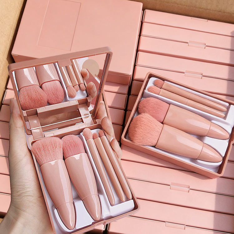 New Travel 5Piece Makeup Brush Set Mirror Pouch Portable Multi Functional Powder Blush Brush Collection Essential Cosmetic Tools