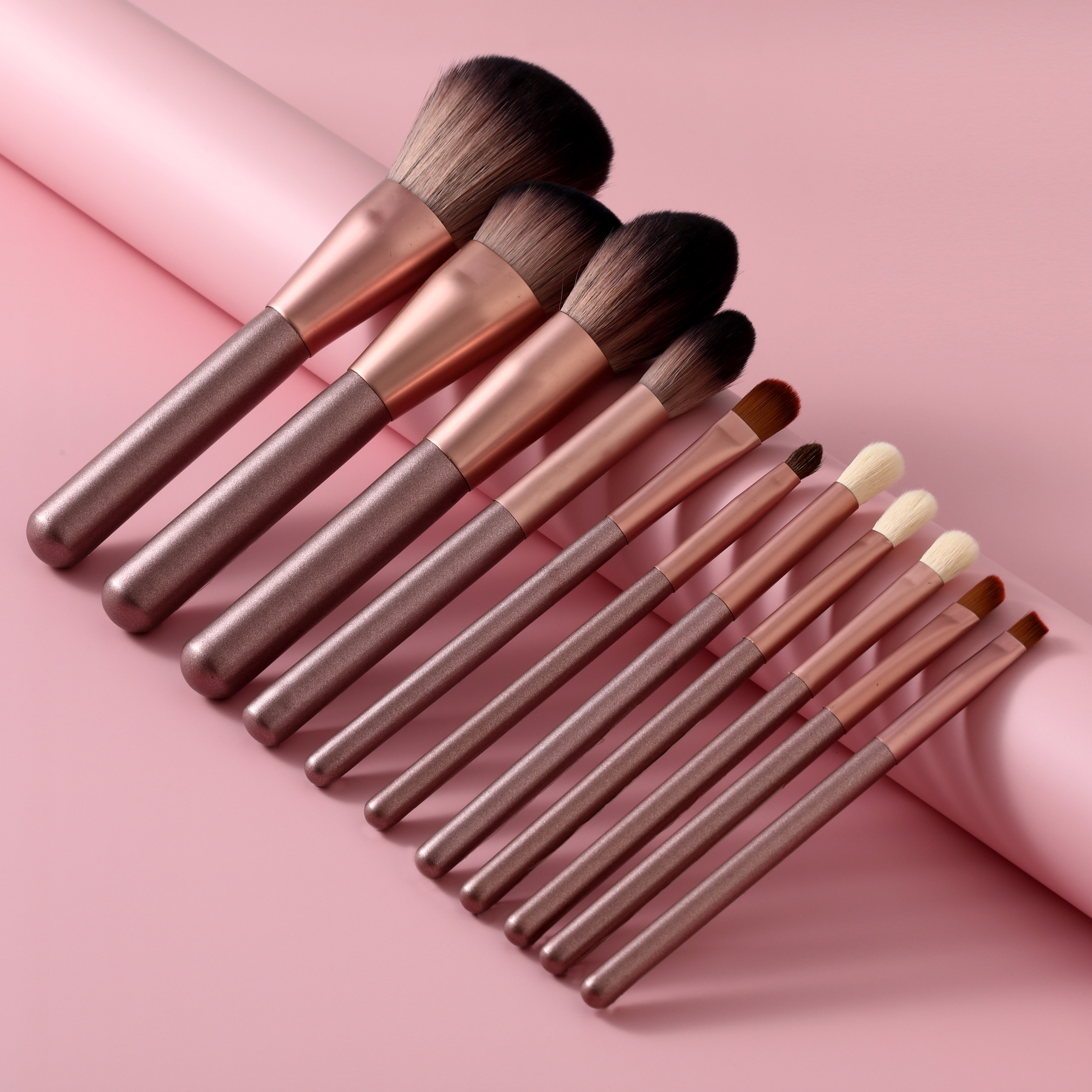 YAQI Professional 11pcs Synthetic Hair Foundation Powder Blush Makeup Brush Sets Fan for Face Private Label Cosmetic Brushes