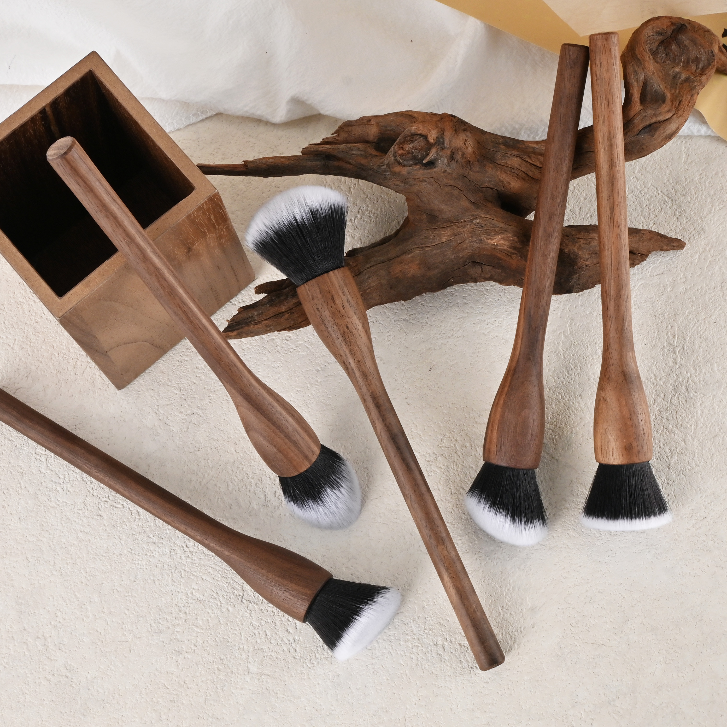 Top Quality Custom Logo 5pcs Natural Eco Face Foundation Makeup Brushes Walnut Wooden Handle Vegan Professional Makeup Brush Set