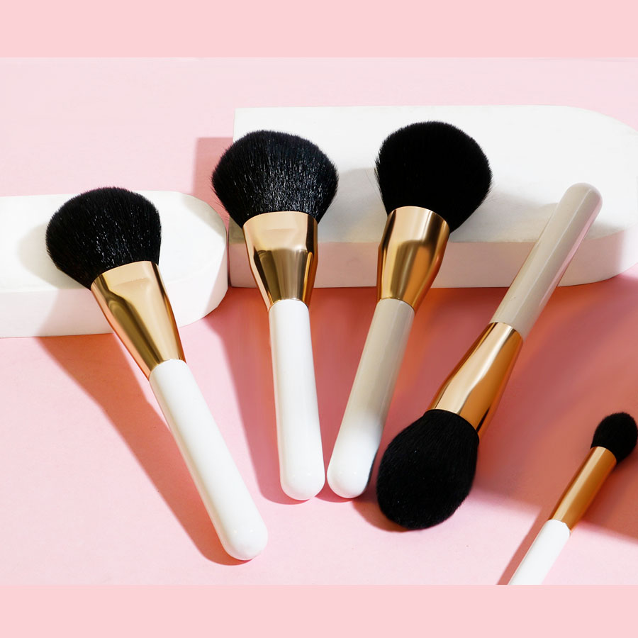 2025 32-Piece Eco-Friendly Kabuki Makeup Brush Set Luxurious High Quality White Face Brushes Goat Hair Free Sample Mascara