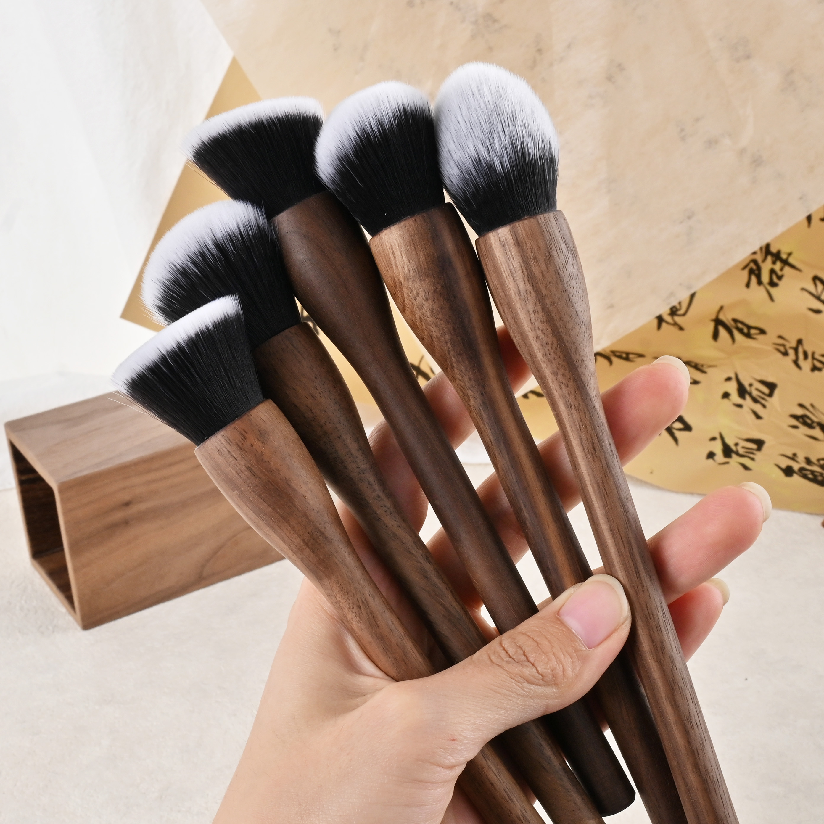 Top Quality Custom Logo 5pcs Natural Eco Face Foundation Makeup Brushes Walnut Wooden Handle Vegan Professional Makeup Brush Set