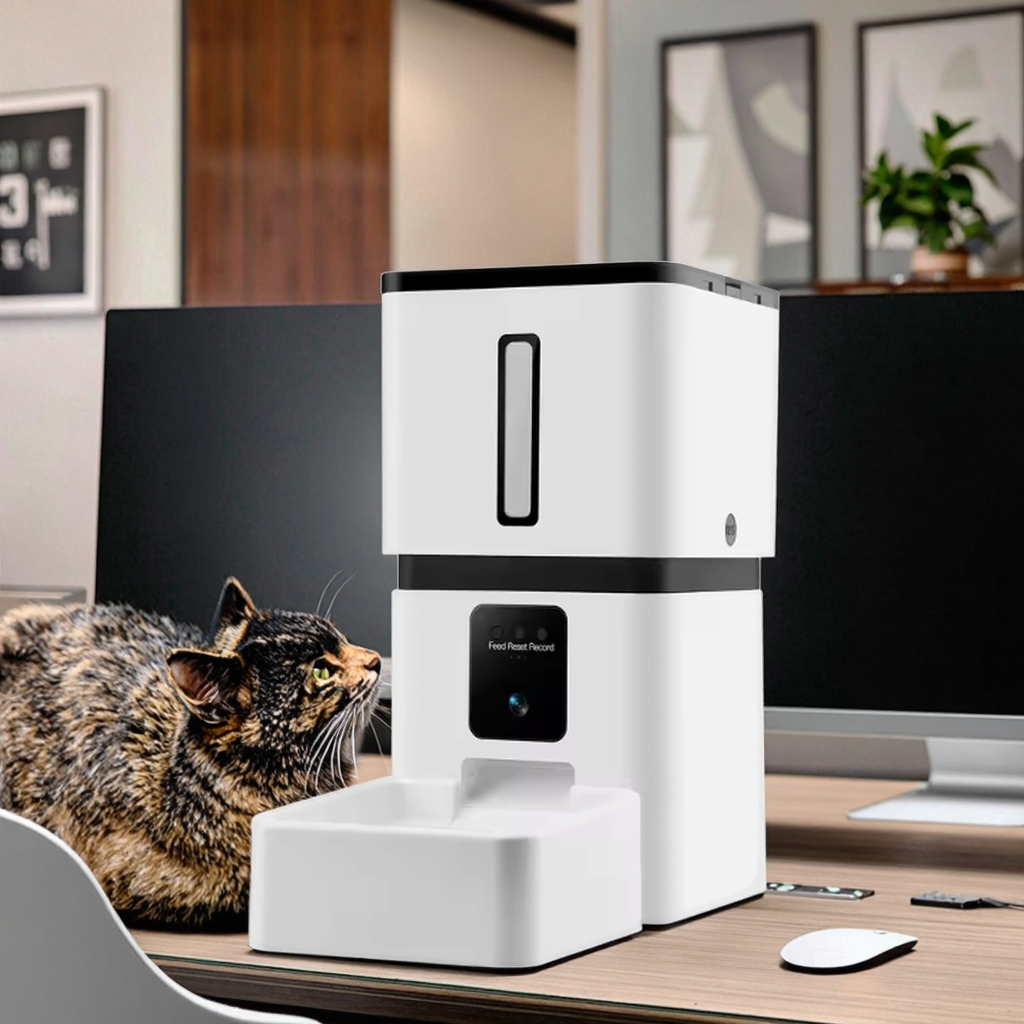 OEM/ODM Customized 4L/6L Smart Portable Waterproof Pet Food Dispenser Feeder Bowl Automatic Camera Plastic Bottle Material