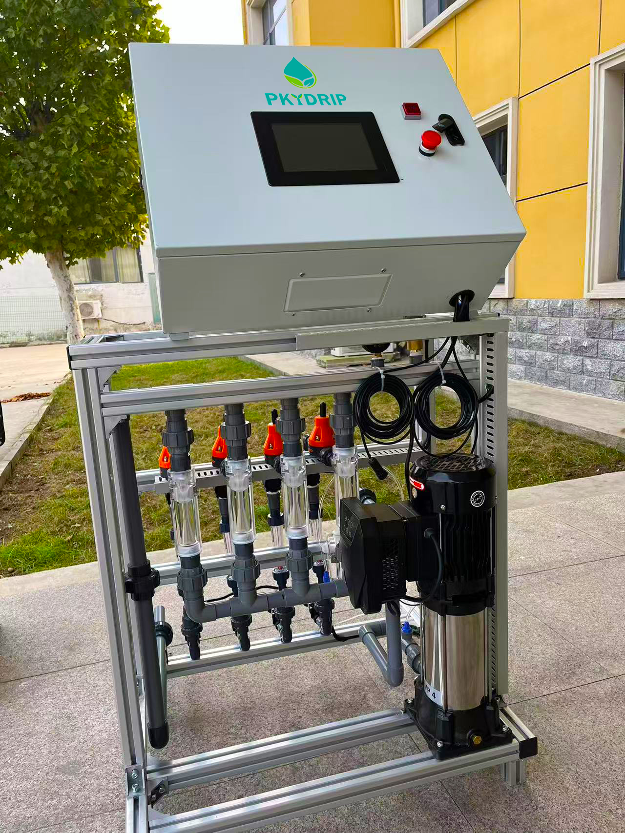 Greenhouse System Farm Using Automatic Single-Channel Intelligent Water Fertilizer Integrated Machine