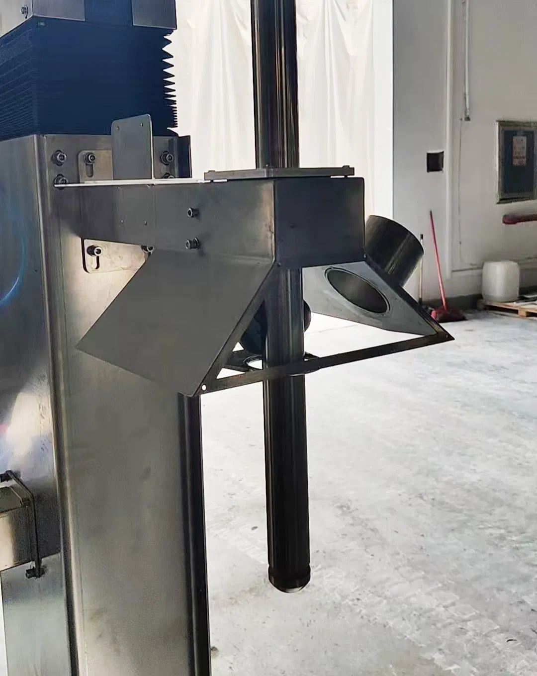 Semi-automatic liquid filling equipment setup
