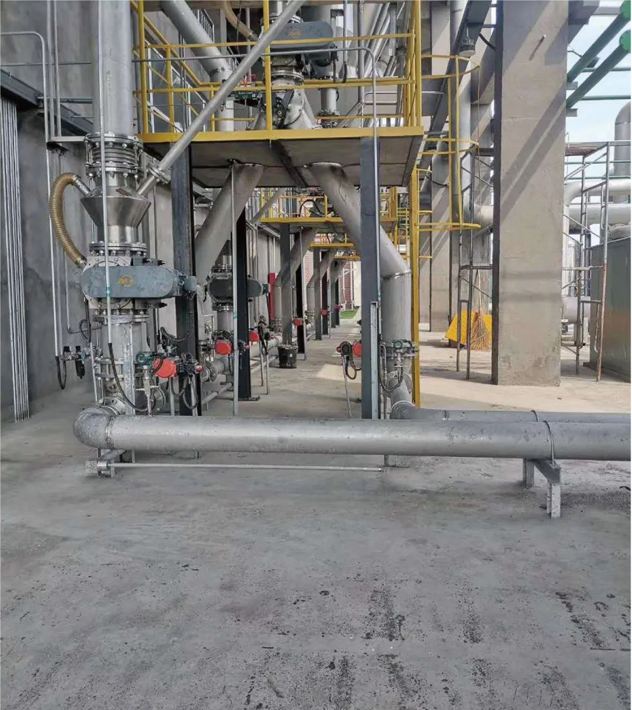 Passive Unpowered Gravity-Based Blending System in Intelligent Conveying Systems