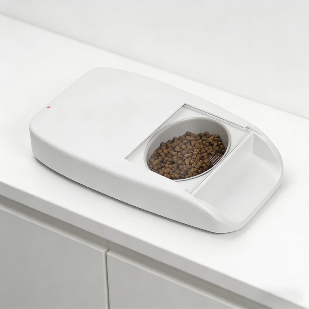 Next-Gen Smart Pet Feeder: Remote-Enabled, Scheduled Feeding for Happy Cats and Dogs